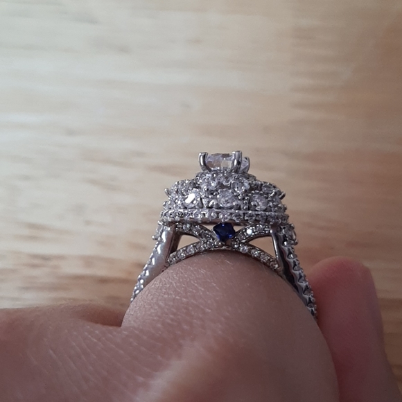 Beautiful ring! - Picture 2 of 3